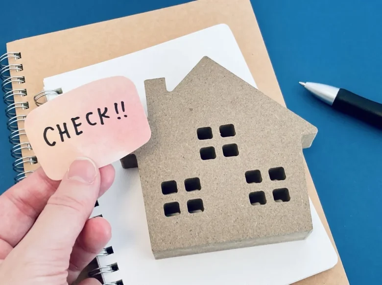 「CHECK!」と書かれたメモ