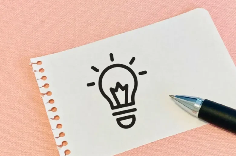 電球とペン