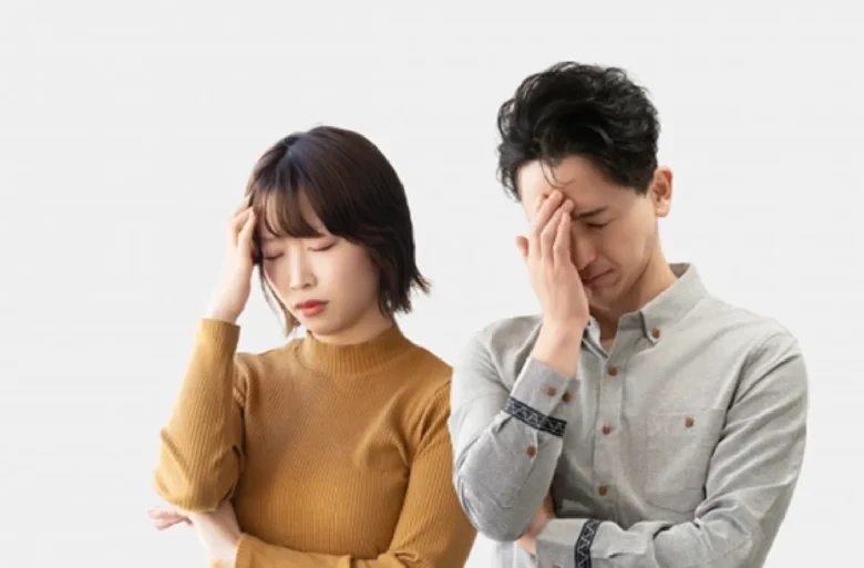 女性と男性が悩む